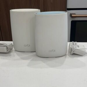 Used - Netgear Orbi RBR50 mesh WiFi 5 router with one satellitete access point.